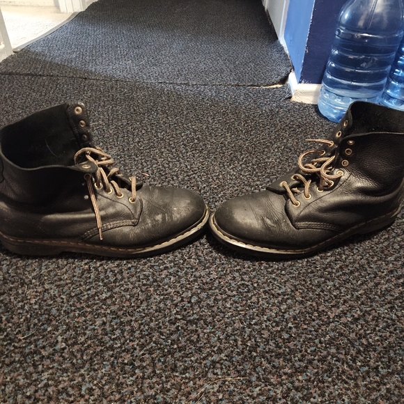 Dr. Martins - Picture 3 of 8